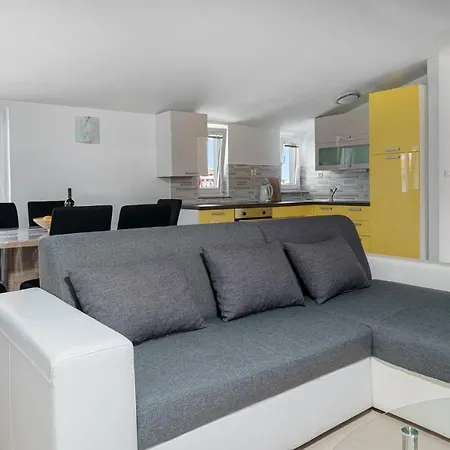 Apartment Lucia Tribunj (Sibenik-Knin)