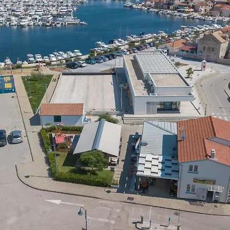 Lucia * Tribunj (Sibenik-Knin)
